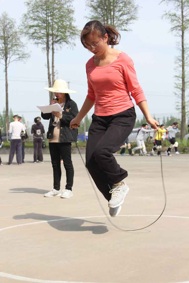 江南体育网页版（中国）有限公司员工积极参加院趣味运动会